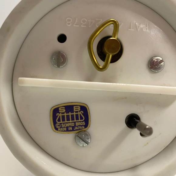 Rare!! Porcelain Little Lulu Musical Coffee Mug Schmid Bros Excellent Condition! - Picture 8 of 9